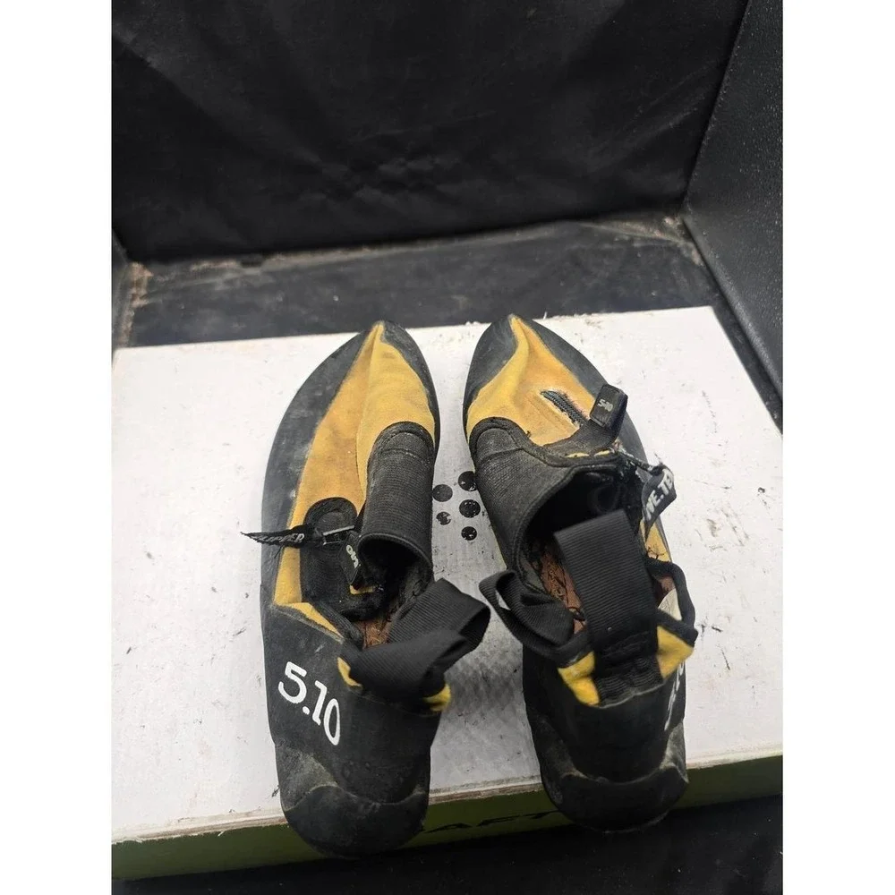 Men's Yellow Athletic Climbing Shoes